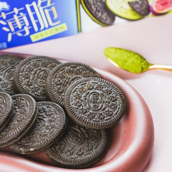 Crispy Sandwich Biscuits – Matcha & Fig Flavour, 95g - Image 4